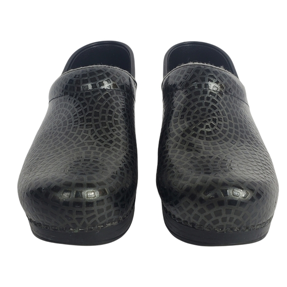 Dansko Black Clogs Webbed Textured Patent size 39 - Picture 4 of 13